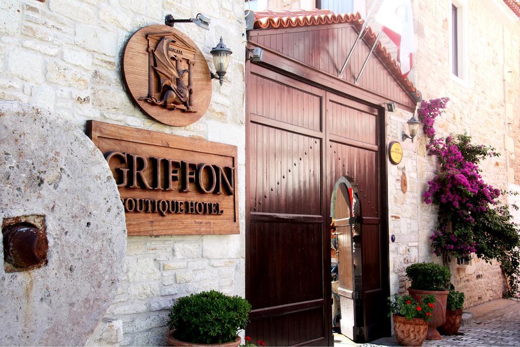 Griffon Hotel Yenifoca Exterior photo