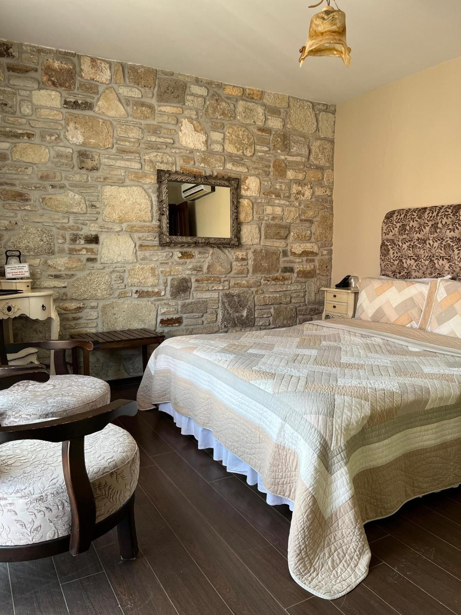 Griffon Hotel Yenifoca Exterior photo