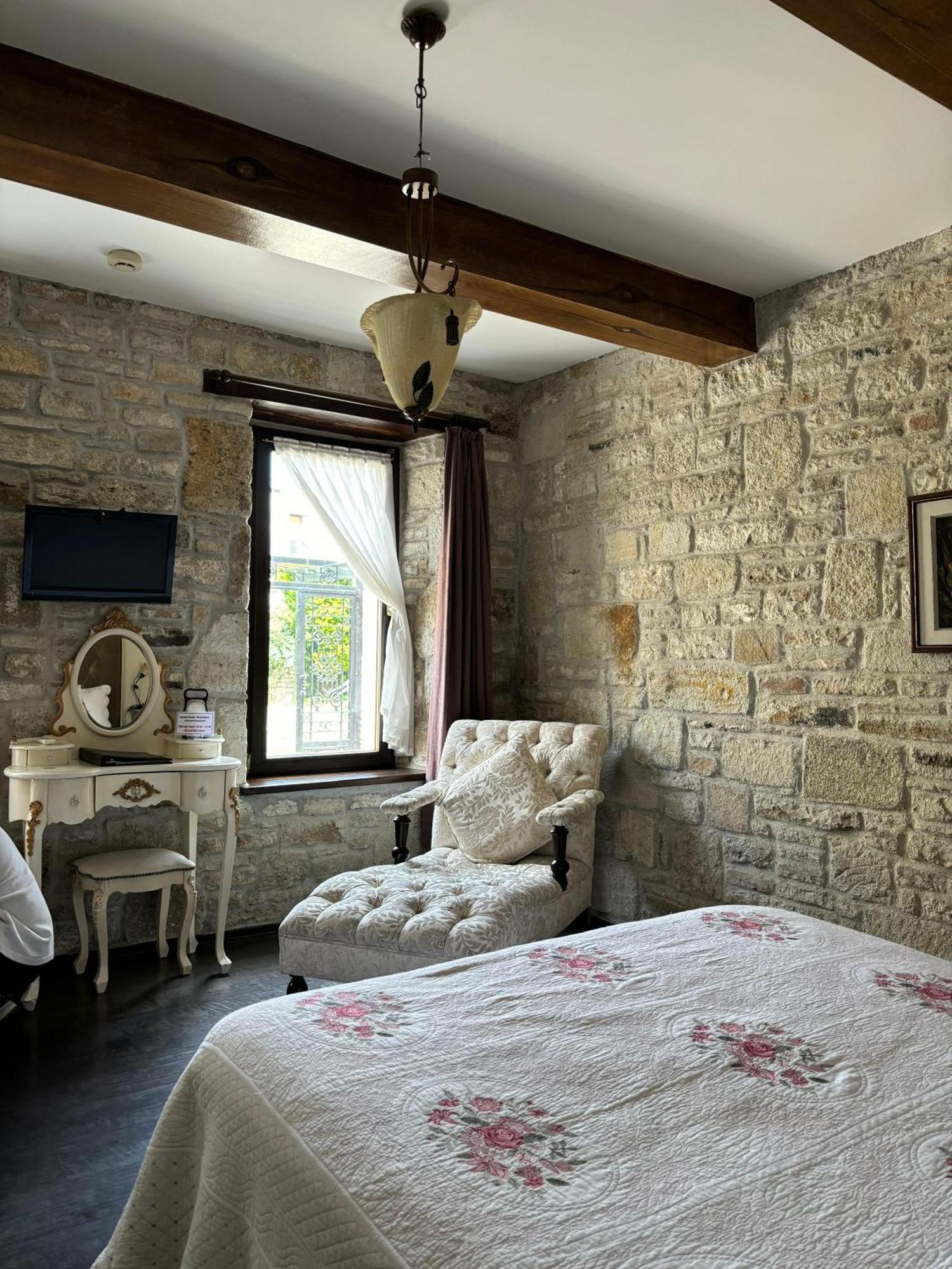 Griffon Hotel Yenifoca Exterior photo