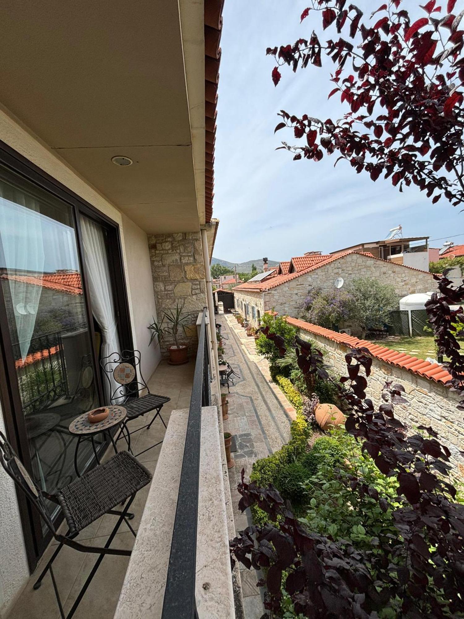 Griffon Hotel Yenifoca Exterior photo